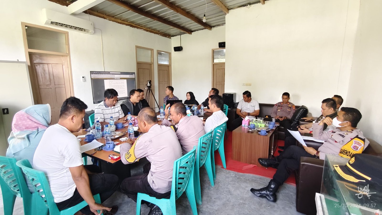 Polres Pesisir Barat Hadiri Rapat Koordinasi Persiapan Debat Pertama Paslon Bupati dan Wakil Bupati Pesisir Barat 2024