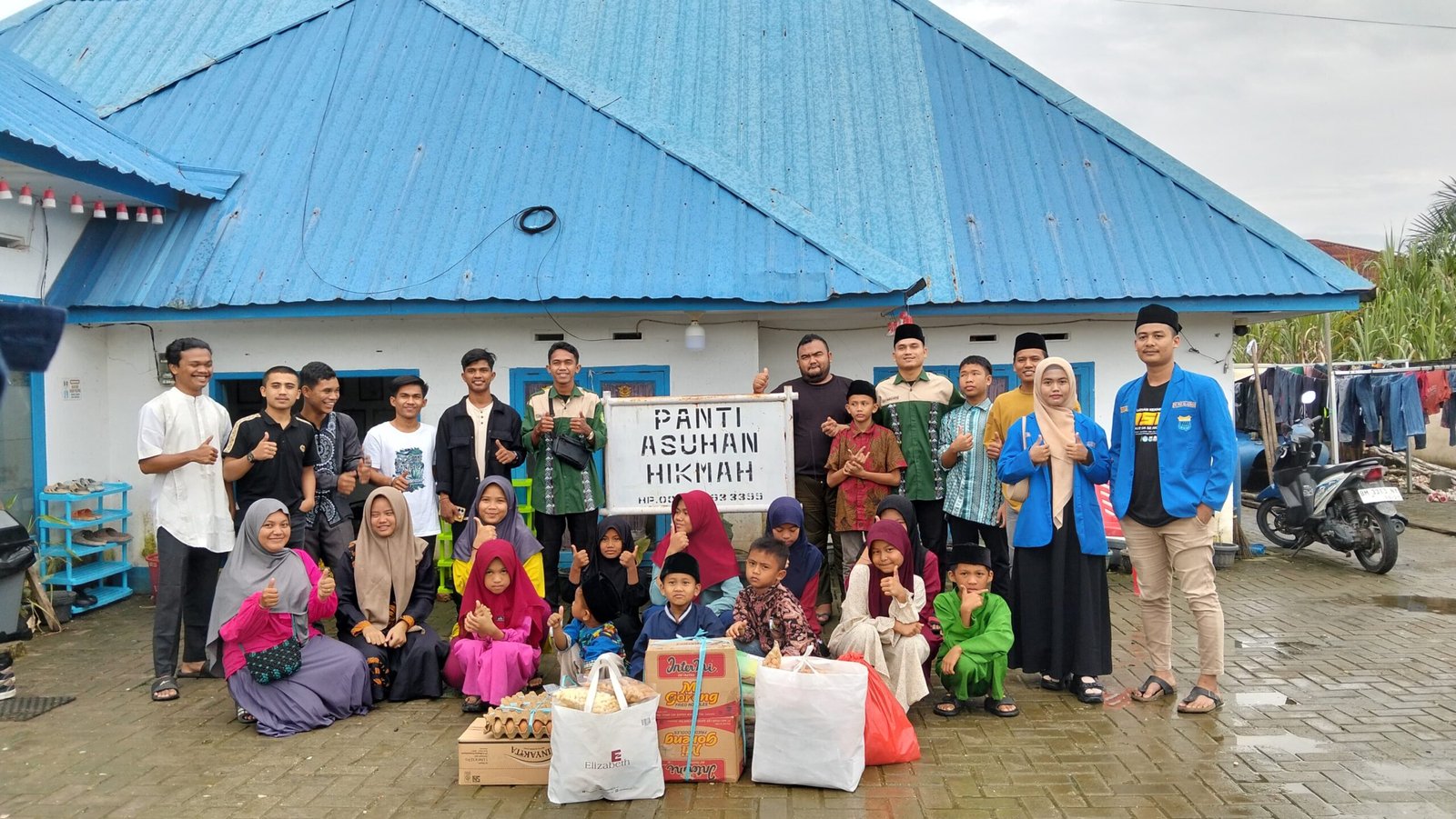 IMA MADINA Pekanbaru Bersama PK PMII Al Azhar Berbagi Bingkisan dan Sembako di Panti Asuhan Hikmah Rumbai