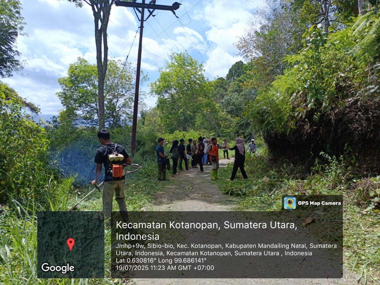 Mahasiswa KKL UIN Syahada Padang Sidimpuan Kolaborasi Bersama PNNB Sibio Bio Bergotong Royong Bersihkan Drainase 