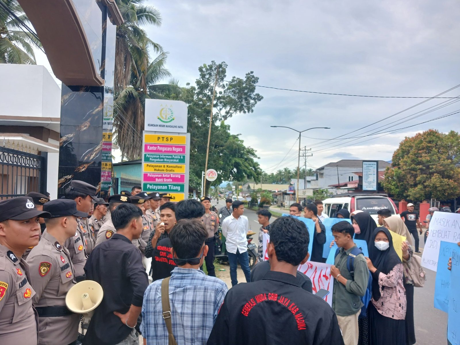 GM GRIB JAYA MADINA Turun ke Jalan, Desak Usut Smart Village Madina