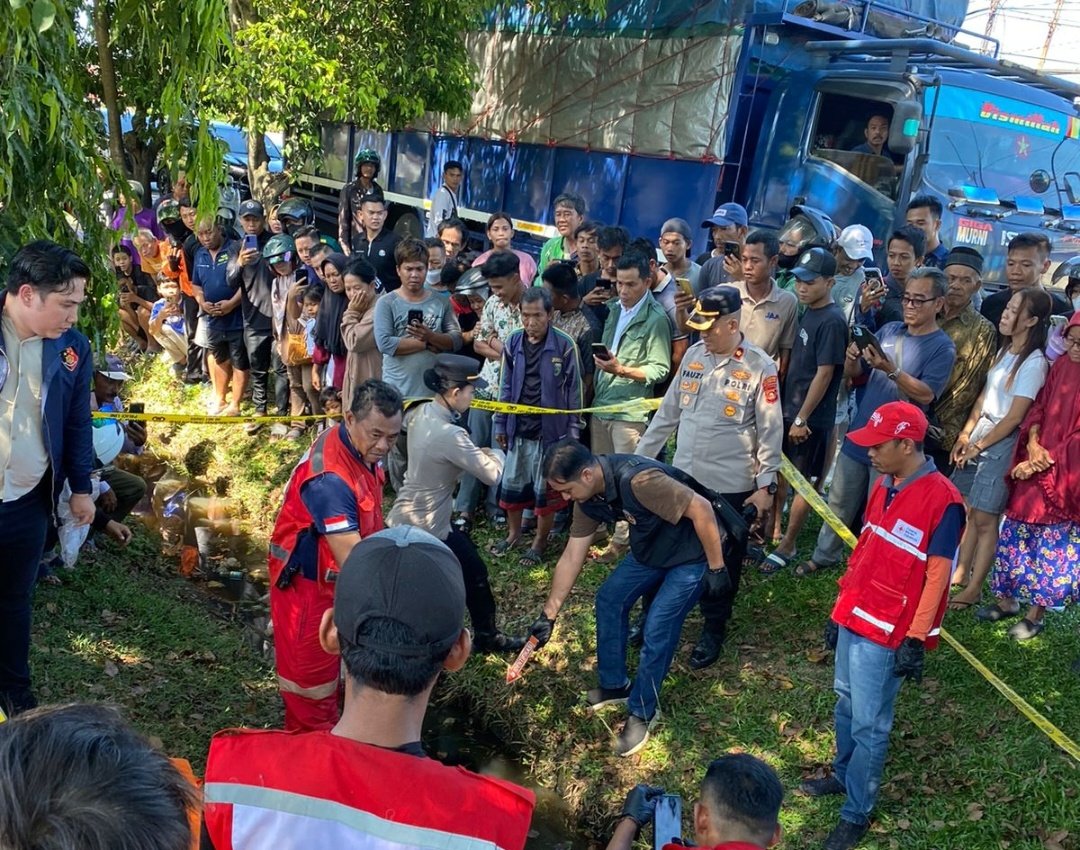 Warga Temukan Jenazah Anak Perempuan Mengapung di Selokan Kawasan IB I Palembang, Polrestabes Kerahkan Inafis