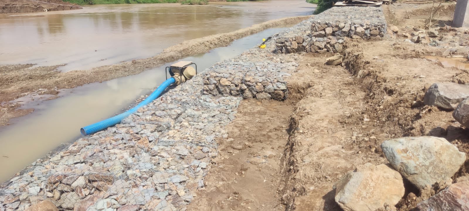 Proyek Jembatan Miliaran di Pringsewu Diduga Tidak Sesuai Spesifikasi, Wartawan Diancam Pakai Gergaji   
