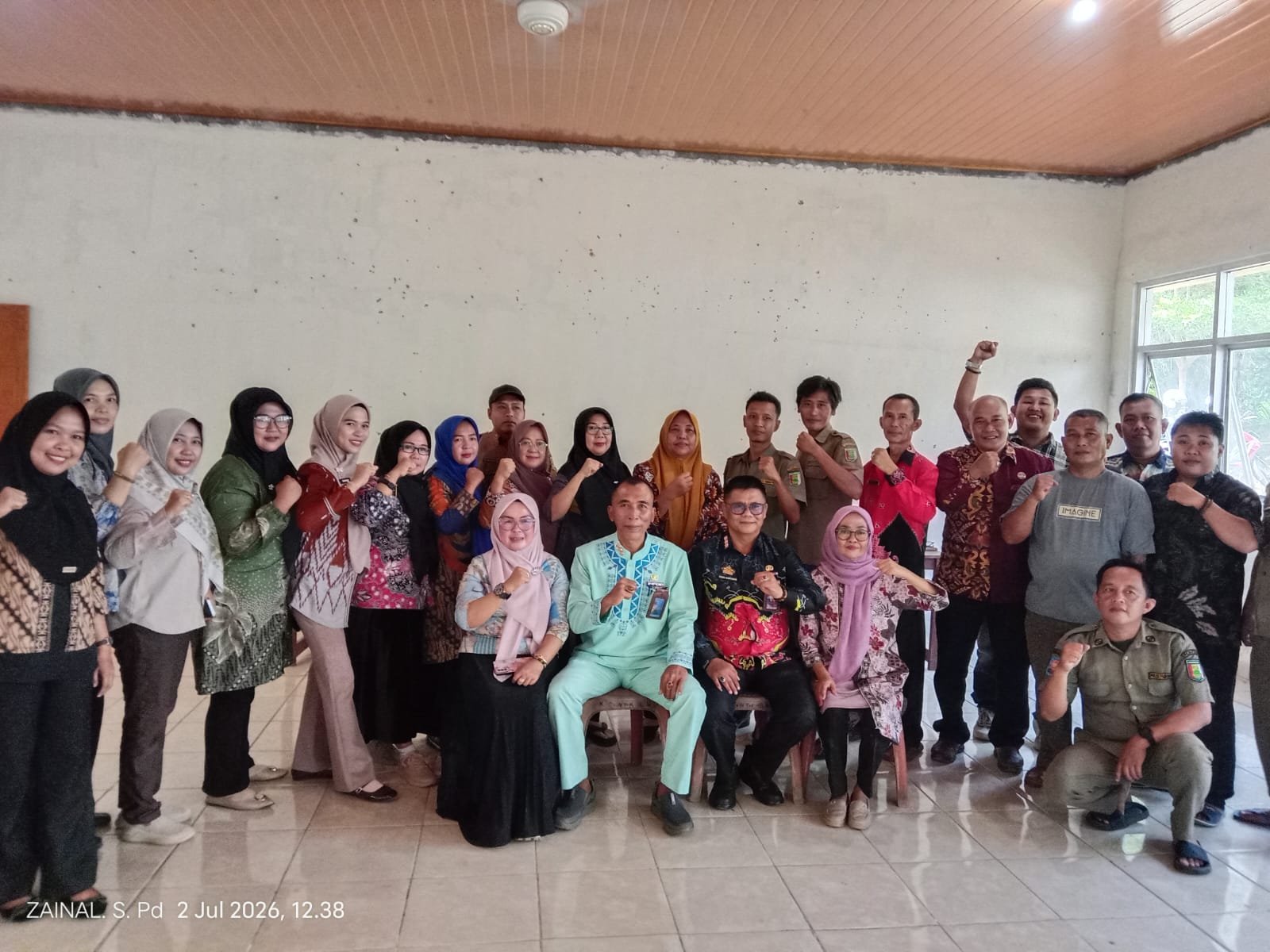 Sertijab Camat Way Khilau, Nazam Roni Serahkan Administrasi kepada Yung Martinus